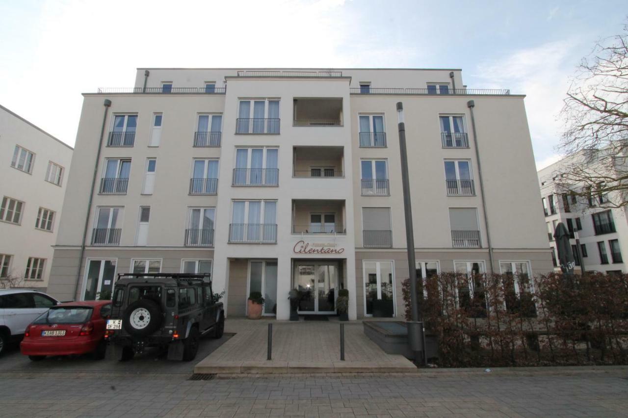 Park Linné Management Gmbh * Keulen